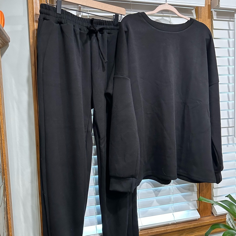 Buckley Black Sweatshirt and Pants Set